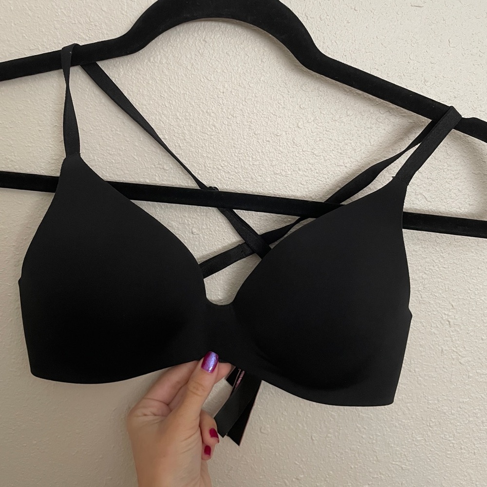 Black Wireless Strappy Women's Bra 30C